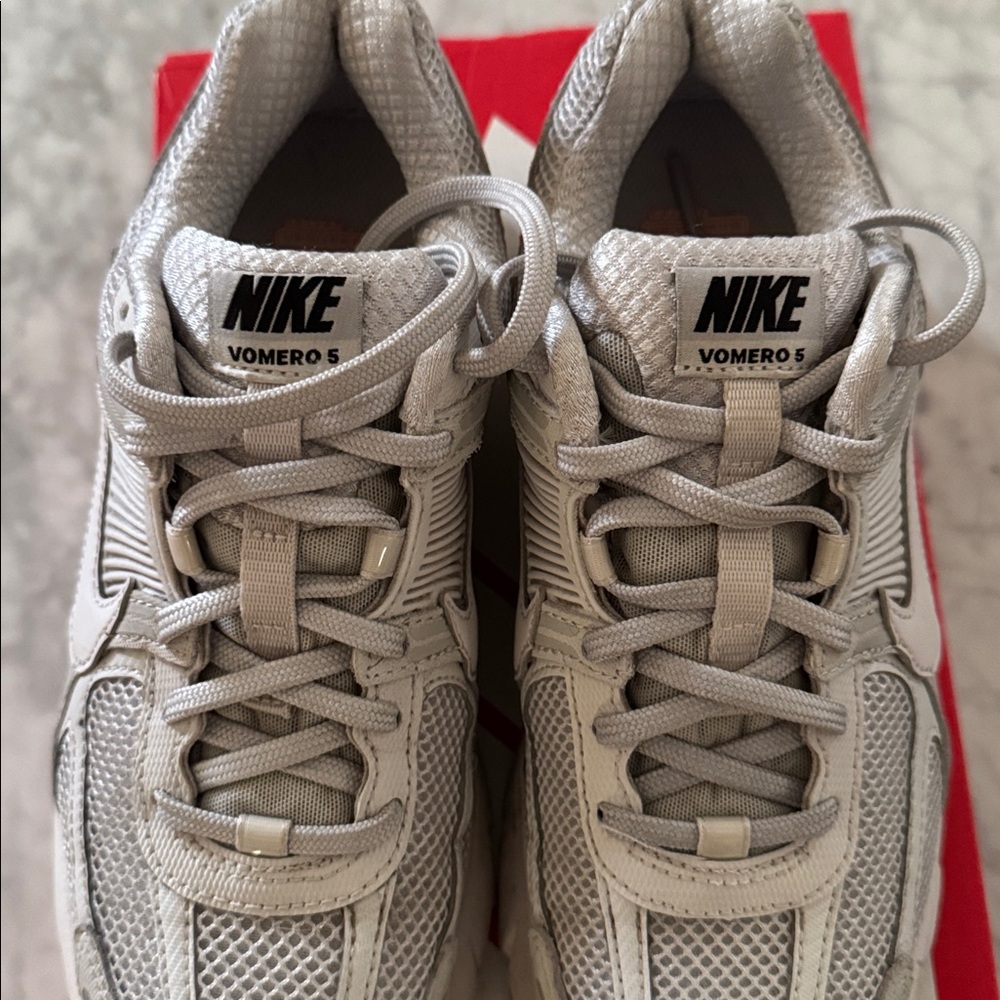 Nike Vomero 5 Vast Grey black sail Running Shoes womens 7.5 - Picture 2 of 8